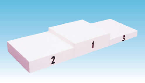 Serie di 3 podi in legno bianchi da cm. 60x60 alt. cm. 10/15/20 numerati 1-2-3