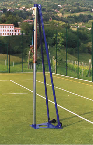 Impianto pallavolo uso tennis con ruote con argano dotato di piastra antitorsione tagliata al laser. CERTIFICATO UNI EN 1271