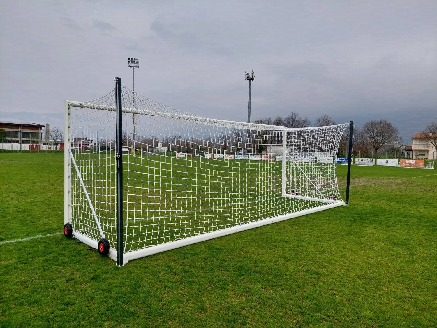 Sistema di tensionamento rete con pali verticali da applicare in n. 1 porta da calcio mobile art. 5900.